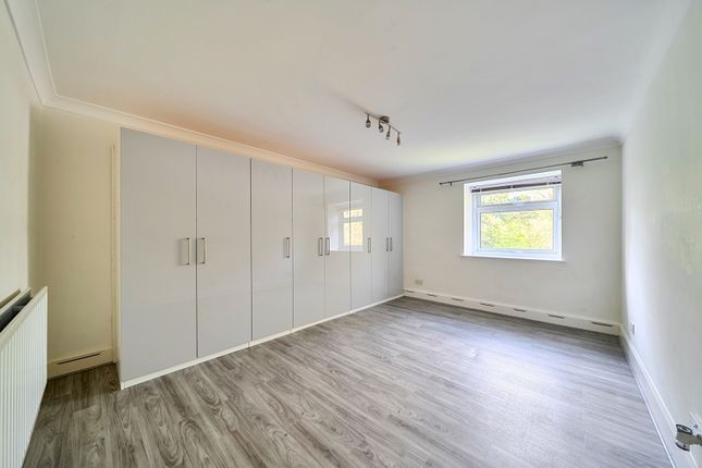 Flat 6, Langworthy,, Royston Grove, Pinner photo 4