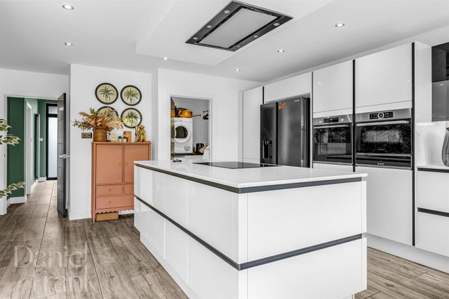 7, Millsmead Way, Loughton photo 4