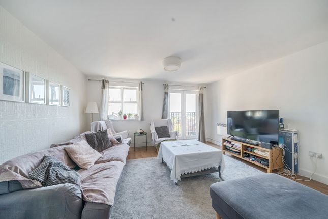 Thumbnail Flat to rent in Brook Square, London