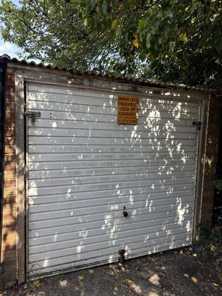 Garage, Garage at Milton Road, Stanford-Le-Hope photo 3