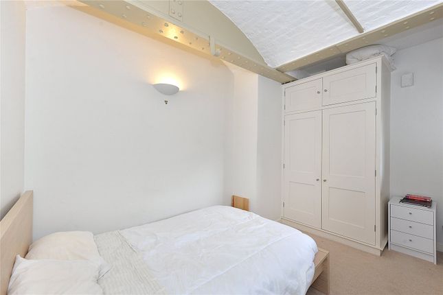 Flat to rent in Ivory House, East Smithfield, London