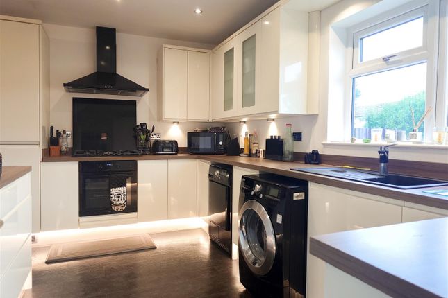 30, Longdale Drive, Mottram photo 4