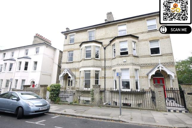 Flat for sale in Gayton Crescent, London