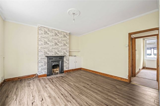 7, Warfield Road, Hampton photo 3