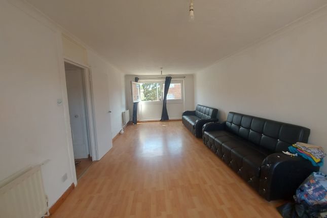 42, Cape Close, Barking photo 4