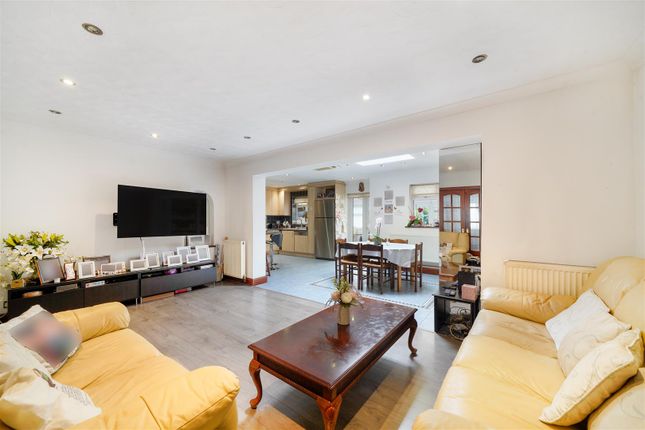 72, Sudbury Avenue, Wembley photo 3