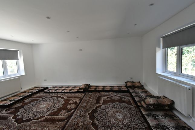 The Lodge, Birchen Grove, LONDON photo 2