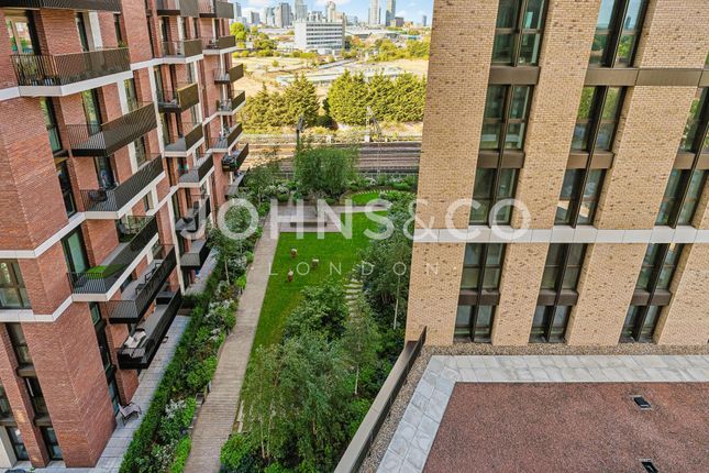 801 Redwood Tower 5, Affinity View, London photo 4