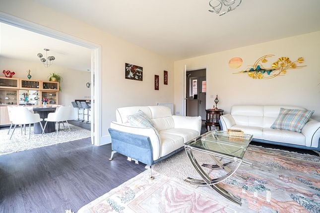 8 Tarragon Avenue, Chichester photo 2