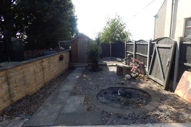 331 Staincliffe Road, Dewsbury photo 2