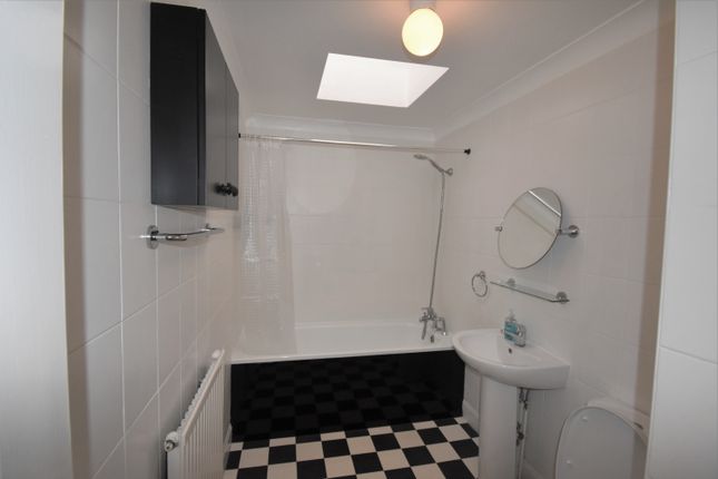Flat 10, Kings Court, 38, Hatherley Road, Sidcup photo 3