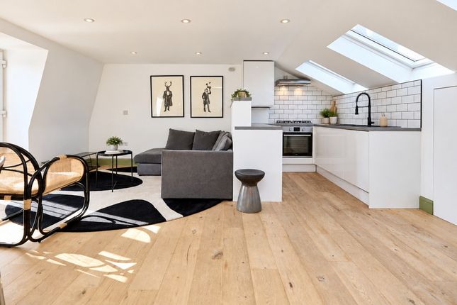 Flat Flat 2, 11, Meeting House Lane, London photo 2