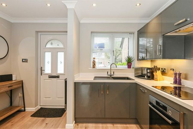 13, Woodrow, Waterlooville photo 3