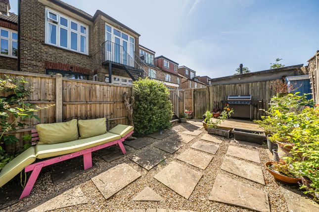 20, Kerrison Road, London photo 4