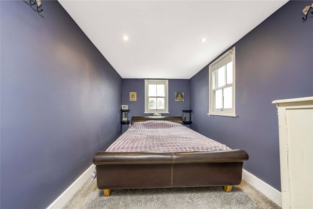 End terrace house for sale in Salisbury Road, New Malden