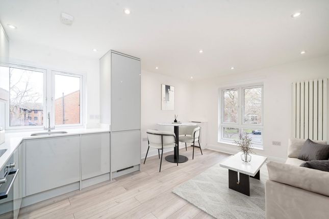 34, Claremont Grove, London photo 2