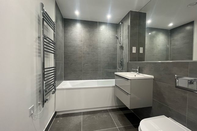 Flat 68, Chatham photo 3
