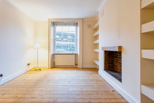 Duplex to rent in Myddelton Street, London