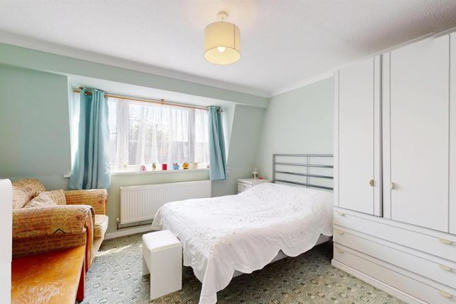 Master Bedroom  For Sale At E16 By Barrain London