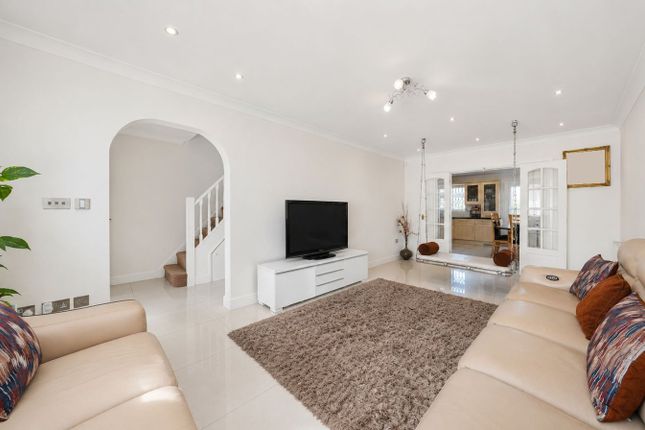 37, Holyrood Avenue, Harrow photo 2