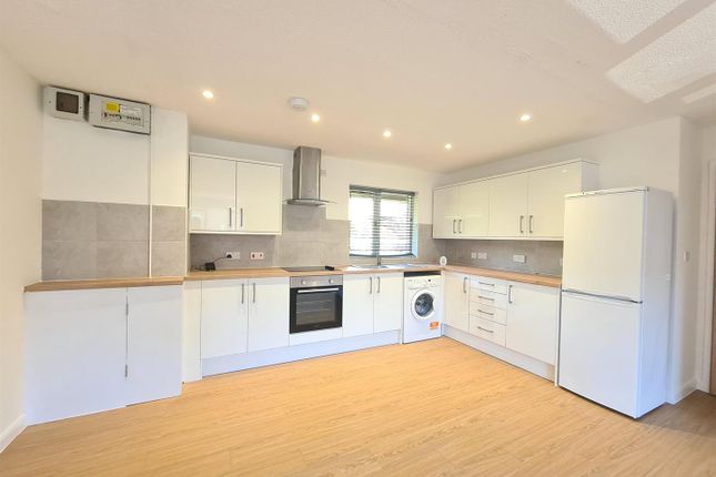 1-bed flat on Flat 15, Morleys Place, High Street, Sawston, £1,200/mo