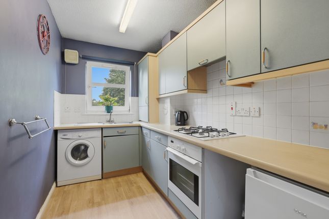 10 Brown Court, Grangemouth photo 3