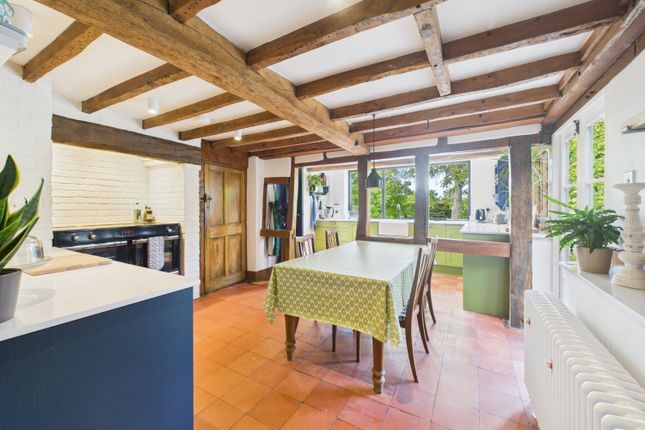 Cam01791G0-Pr0189-Still005