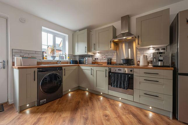 15 Sir Bartholomew Grove, Caldicot photo 2