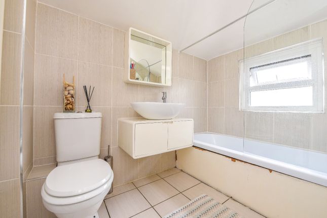 Flat for sale in Waldegrave Road, Teddington, Greater London