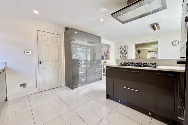 16, Athlone Rise, Leeds photo 4
