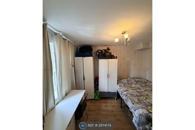 Frensham Drive, London photo 2