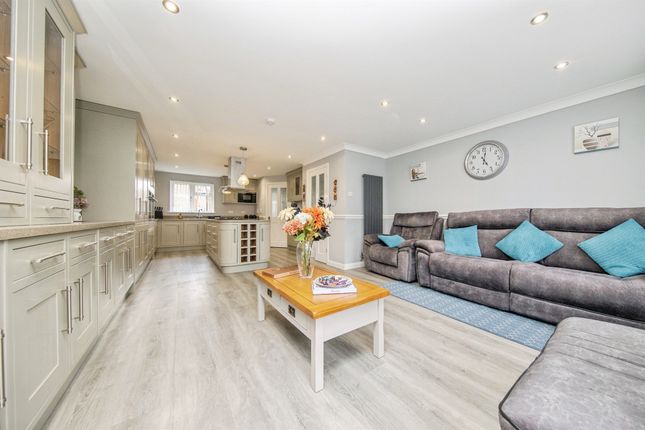 23, Spire Chase, Sudbury photo 2