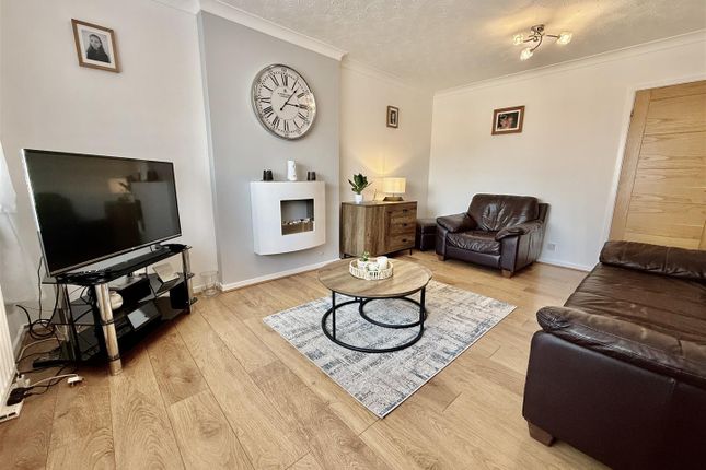 18, Meredith Gardens, Gateshead photo 3