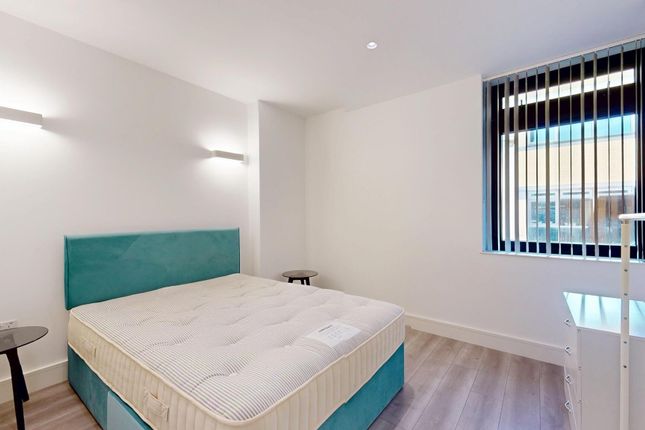 New Horizons Court, Brentford photo 3