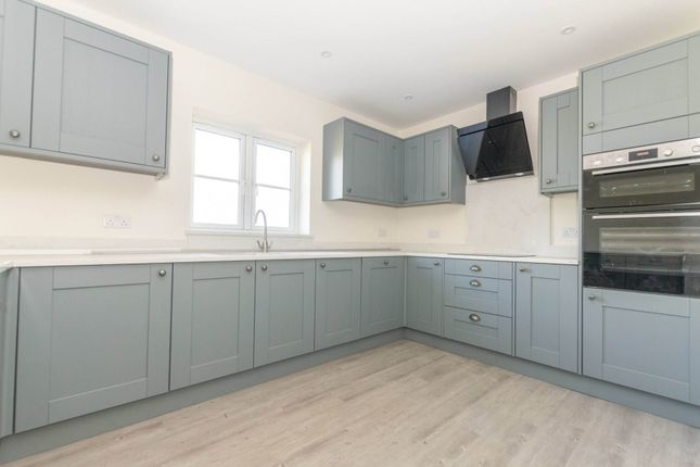 Walnut Close, Attleborough photo 3