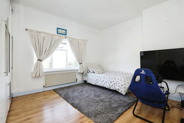 End terrace house for sale in Hyde Road, Kenilworth