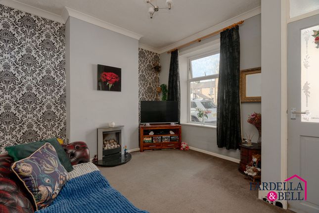 18 Wood Street, Burnley photo 3