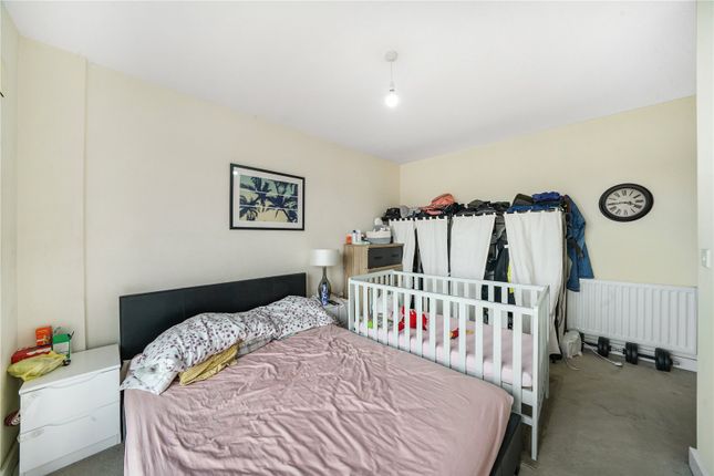 Flat for sale in Clarence Avenue, Gants Hill