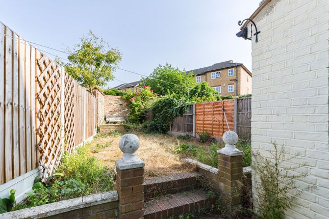 CHESTNUT RISE, Plumstead photo 4