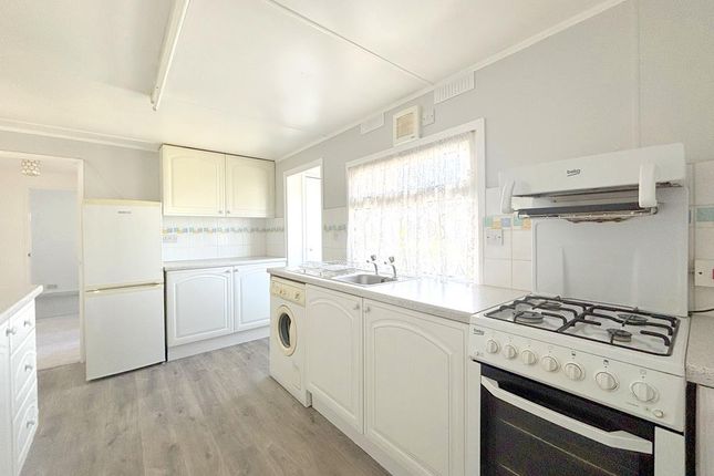 36, Glenhaven Park, Helston photo 3