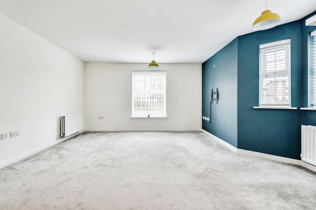 Flat for sale in Deneb Drive, Swindon