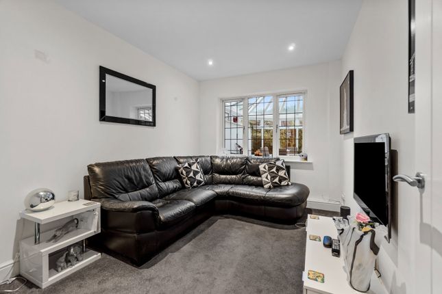 Merland Rise, Epsom photo 4