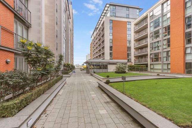 Flat for sale in Western Gateway, London