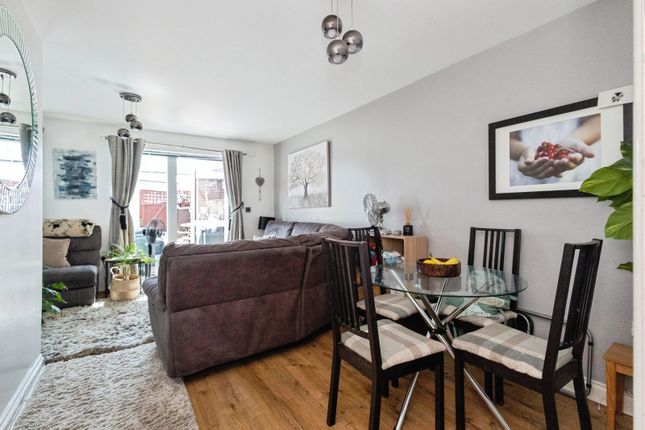 26, Fairfield Road, Greater Manchester photo 4
