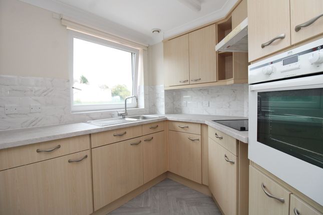 42, Cypress Court, Paignton photo 4