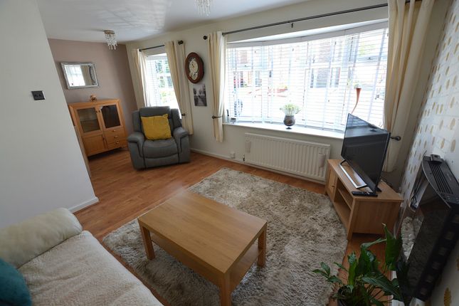 25, Ashfield, Denton photo 4