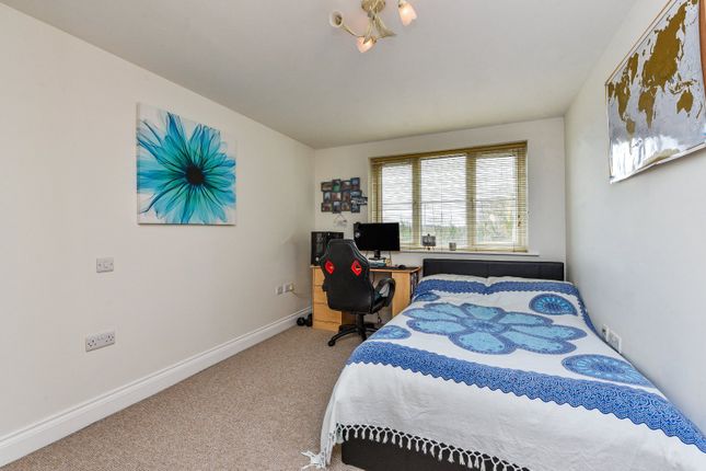 Flat for sale in Portsmouth Road, Liphook, Hampshire