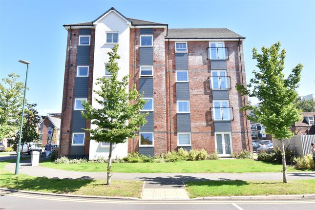 Thumbnail Flat for sale in Victoria Crescent, Shirley, Solihull