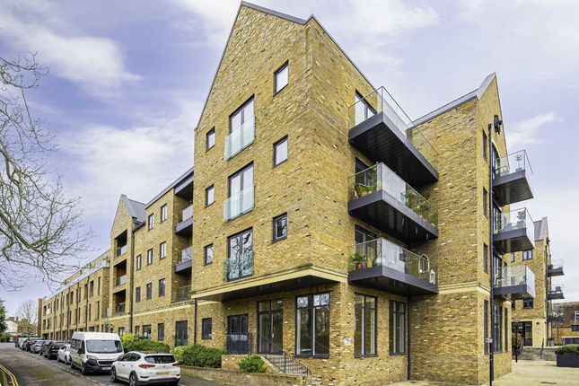 Thumbnail Flat for sale in Lion Wharf Road, Isleworth