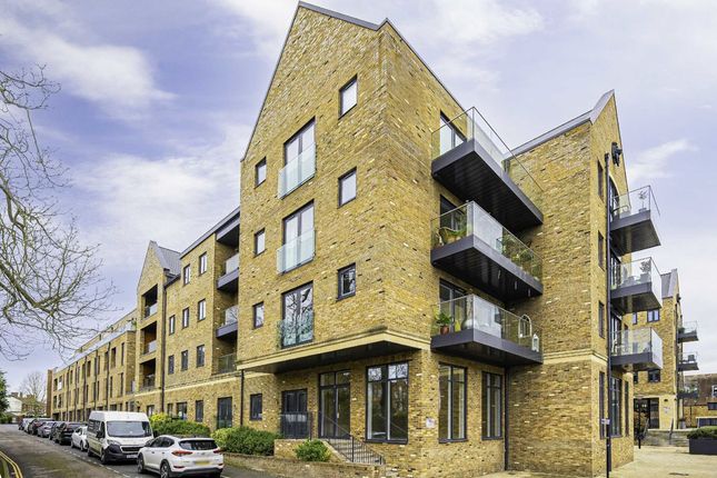 Flat for sale in Lion Wharf Road, Isleworth